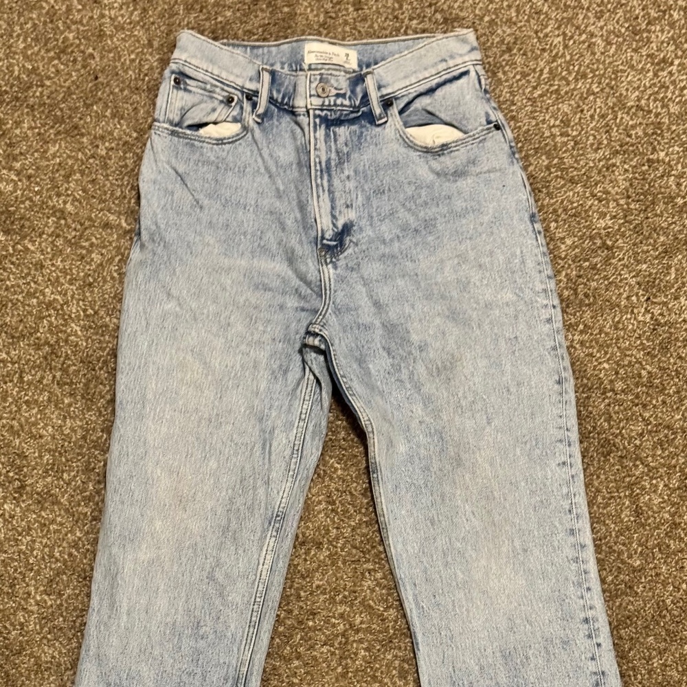 EUC Abercrombie The 90's Straight Ultra High Rise size 28/6XS